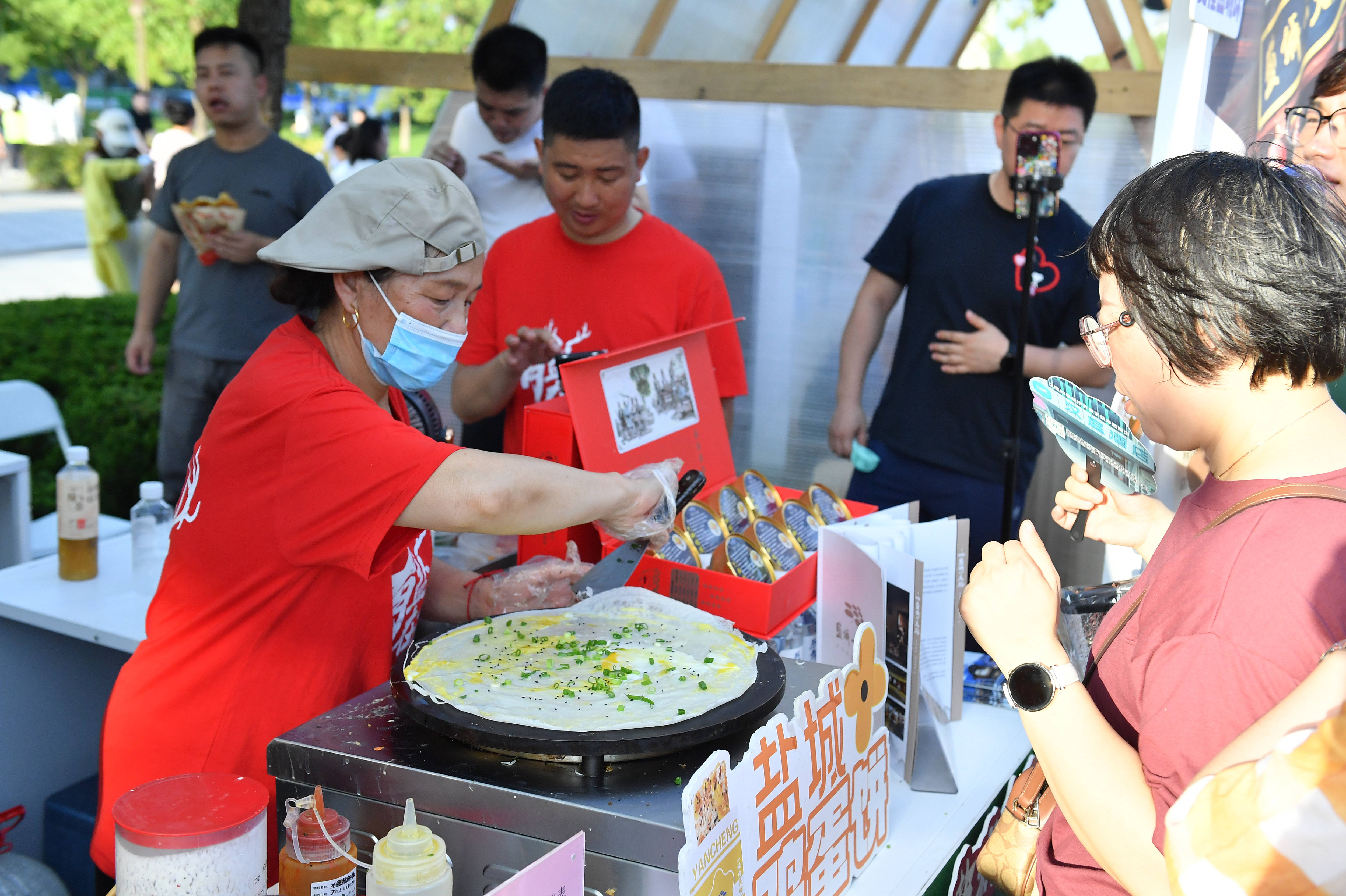 （体育）足球——江苏省城市足球联赛：南通队胜盐城队