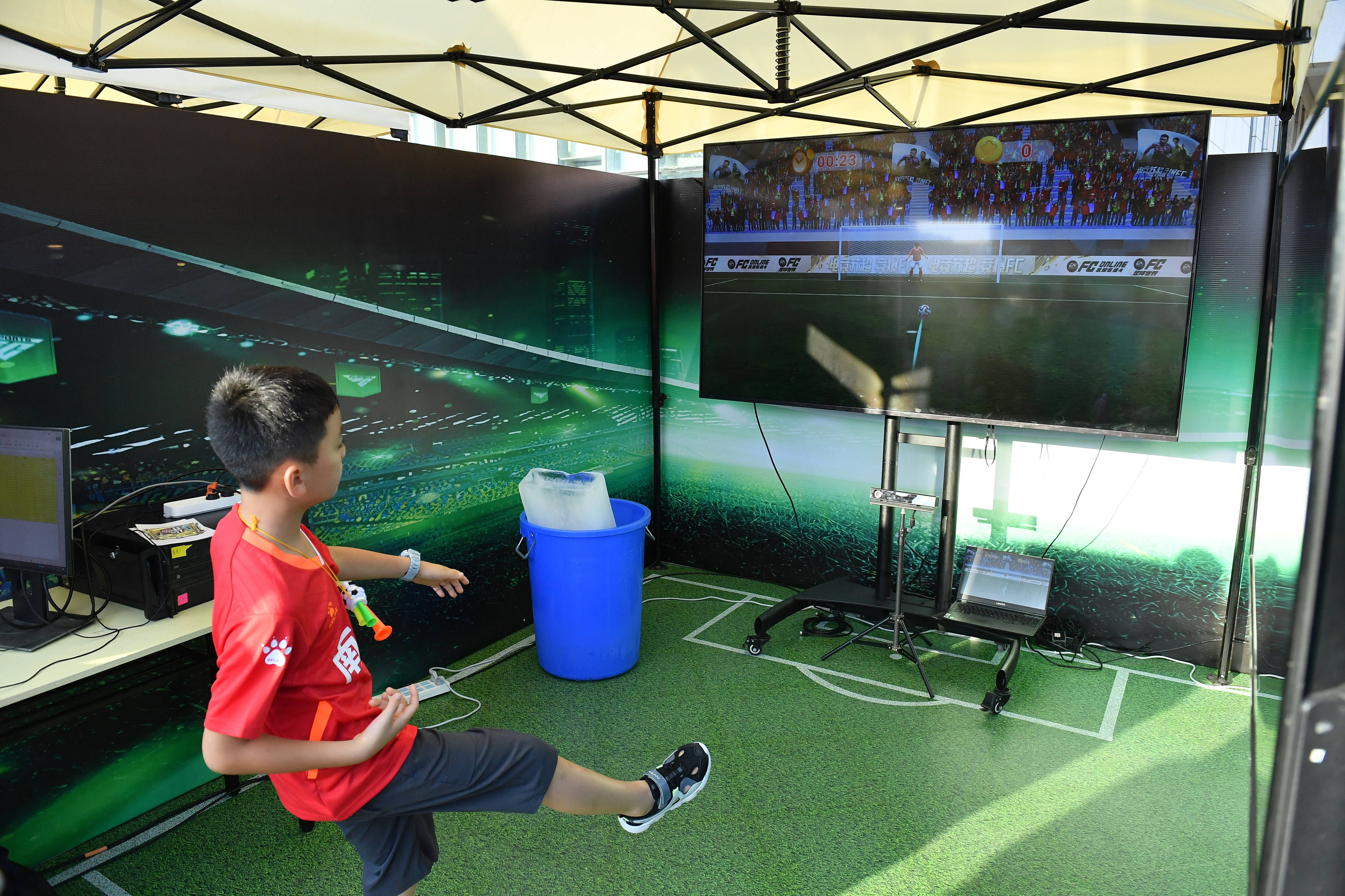 （体育）足球——江苏省城市足球联赛：南通队胜盐城队