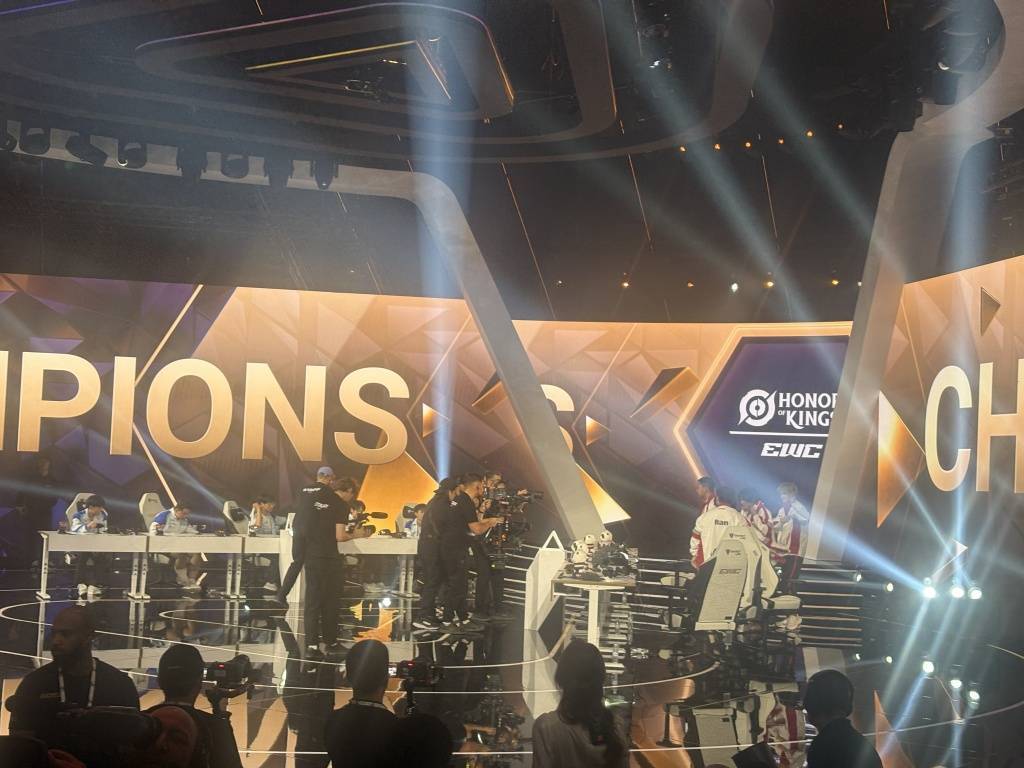 对话传奇教练久哲：输掉世界杯很难受，目标一直是统治KPL