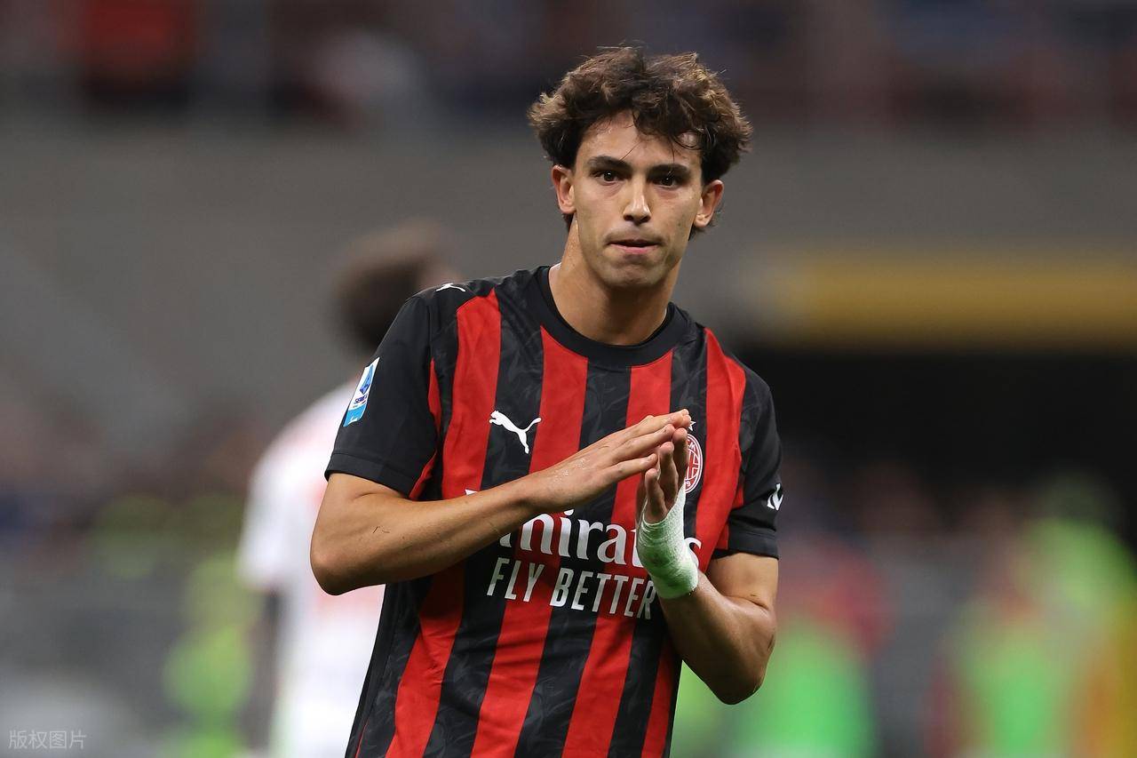 C罗为冠军布局：私人飞机接菲利克斯，明年世界杯力争好成绩！