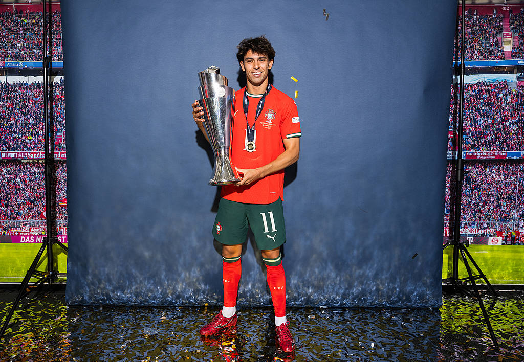 C罗为冠军布局：私人飞机接菲利克斯，明年世界杯力争好成绩！