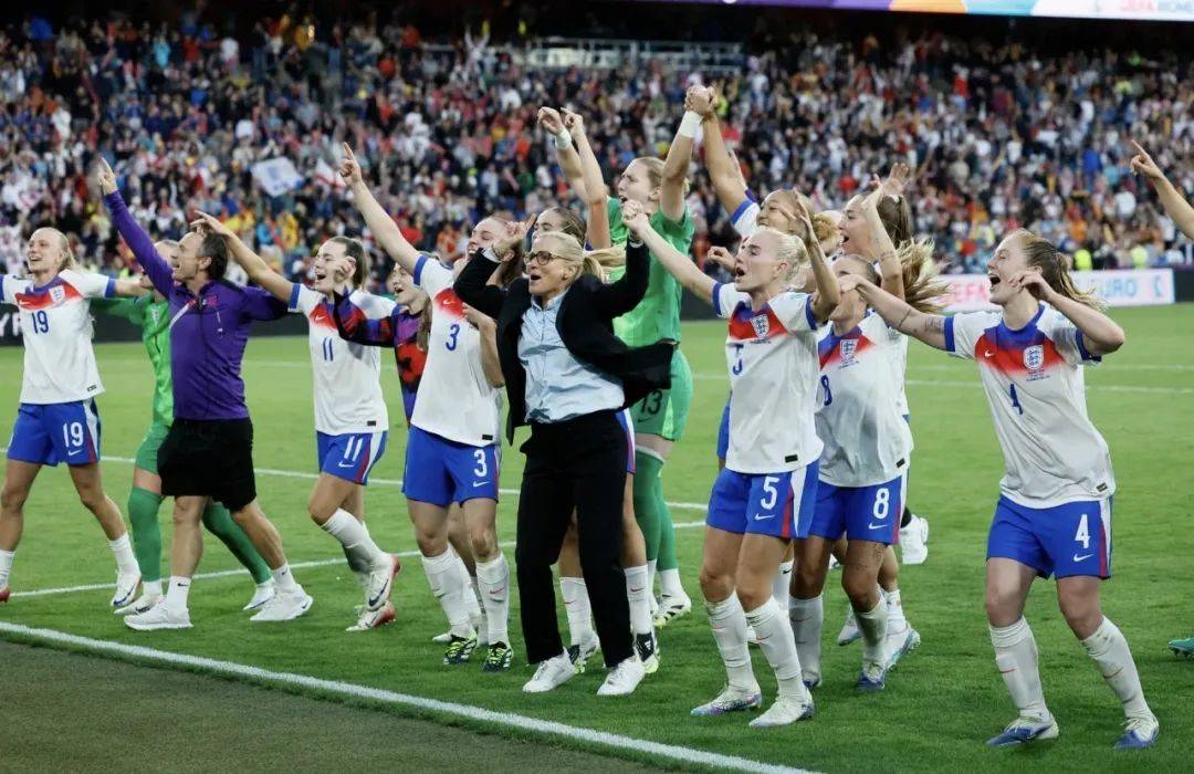 韧劲十足的英格兰女足!