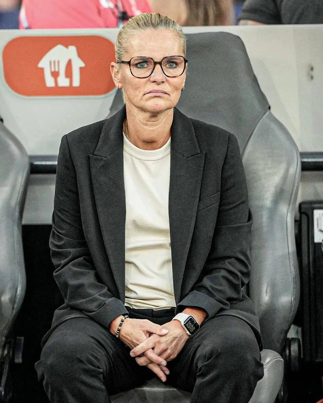 韧劲十足的英格兰女足!