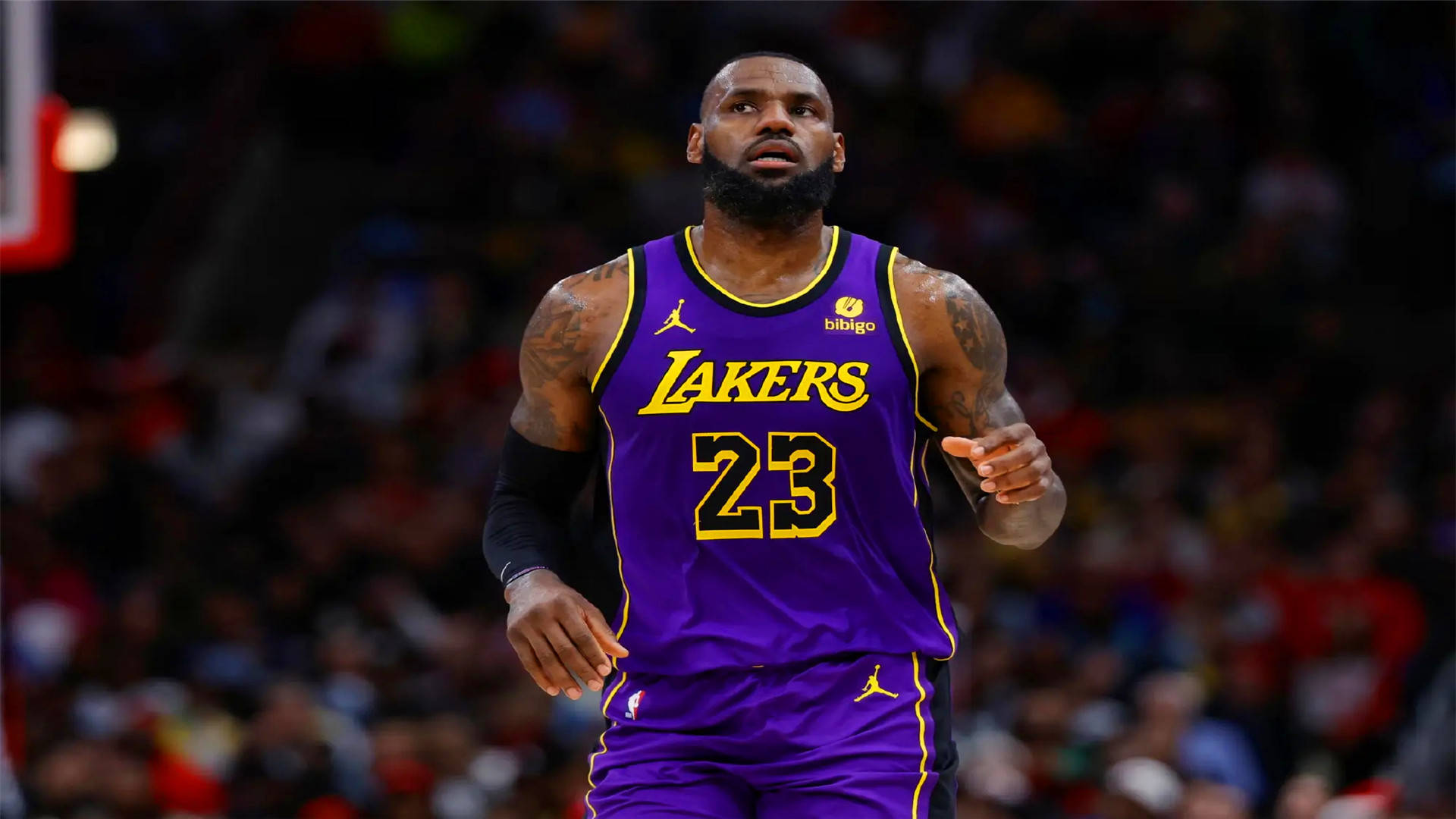 威胁湖人队？喜欢白人女孩？老詹或彻底塌房，湖记：这些把戏不管用了