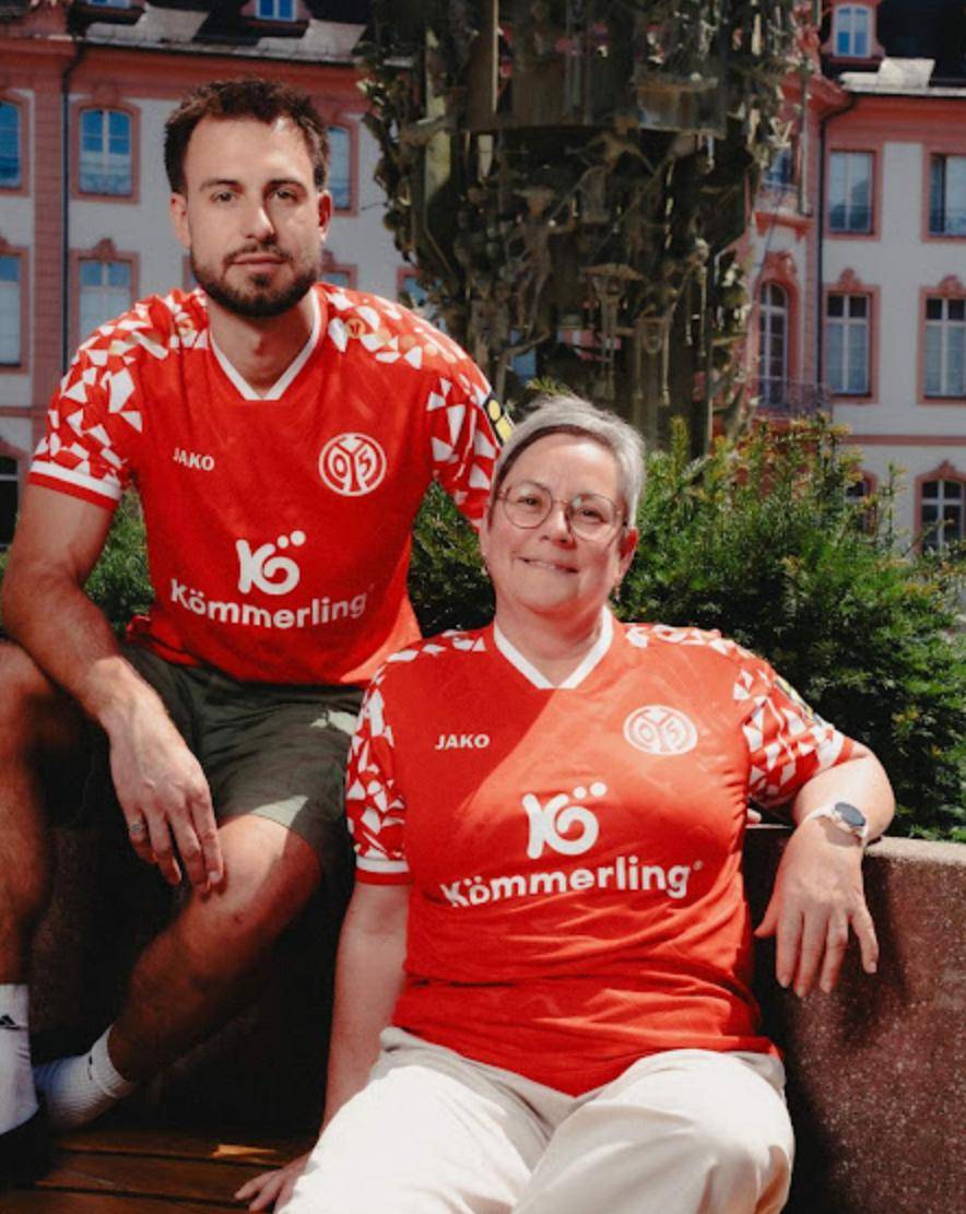 美因茨05足球俱乐部发布25/26赛季全新主场球衣