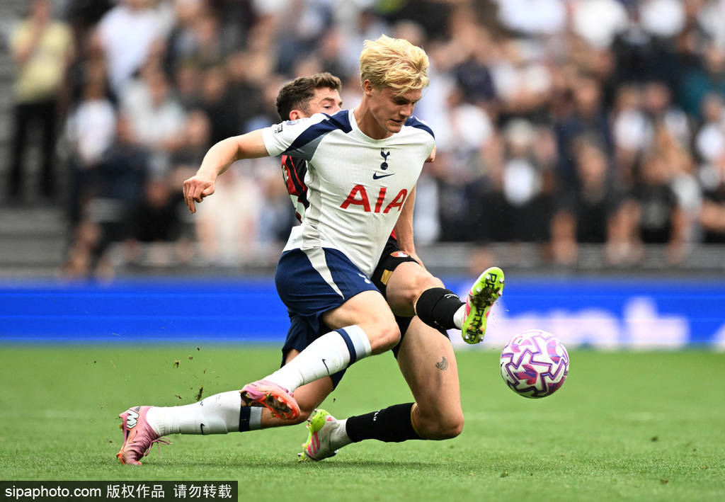 英超-埃瓦尼尔森闪击破门 热刺0-1伯恩茅斯遭赛季首败