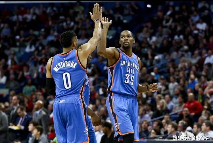 杜兰特为了阻挡威少加盟火箭队，正在积极招募西蒙斯