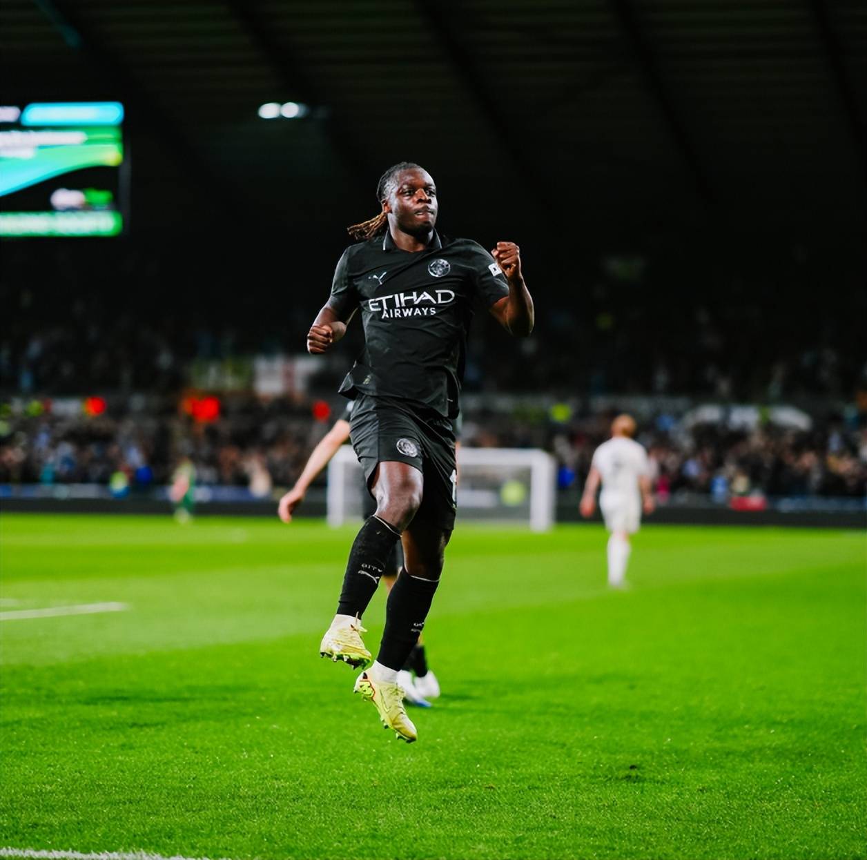 豪门悲喜夜：利物浦0-3出局7场6负 阿森纳2-0迎8连胜 曼城3-1逆转