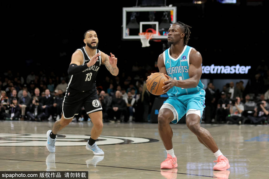 夏洛特黄蜂迎战亚特兰大老鹰,拉梅洛-鲍尔能否带领球队再创佳绩?